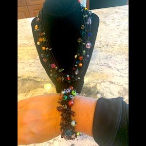 Gorgeous beaded necklace and bracelet set🖤🌷💜